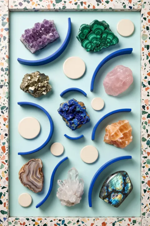 Mineralak argi-mahaian