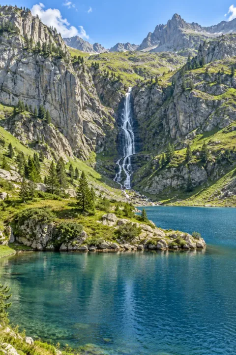 Waterval bo 'n bergvalleimeer